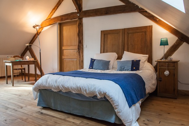 Photo Allassac Pomme et ardoise - chambre et table d' ... 