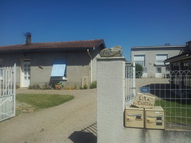 Photo Gte rural Veauchette Gte and gypsy cravan du caillou